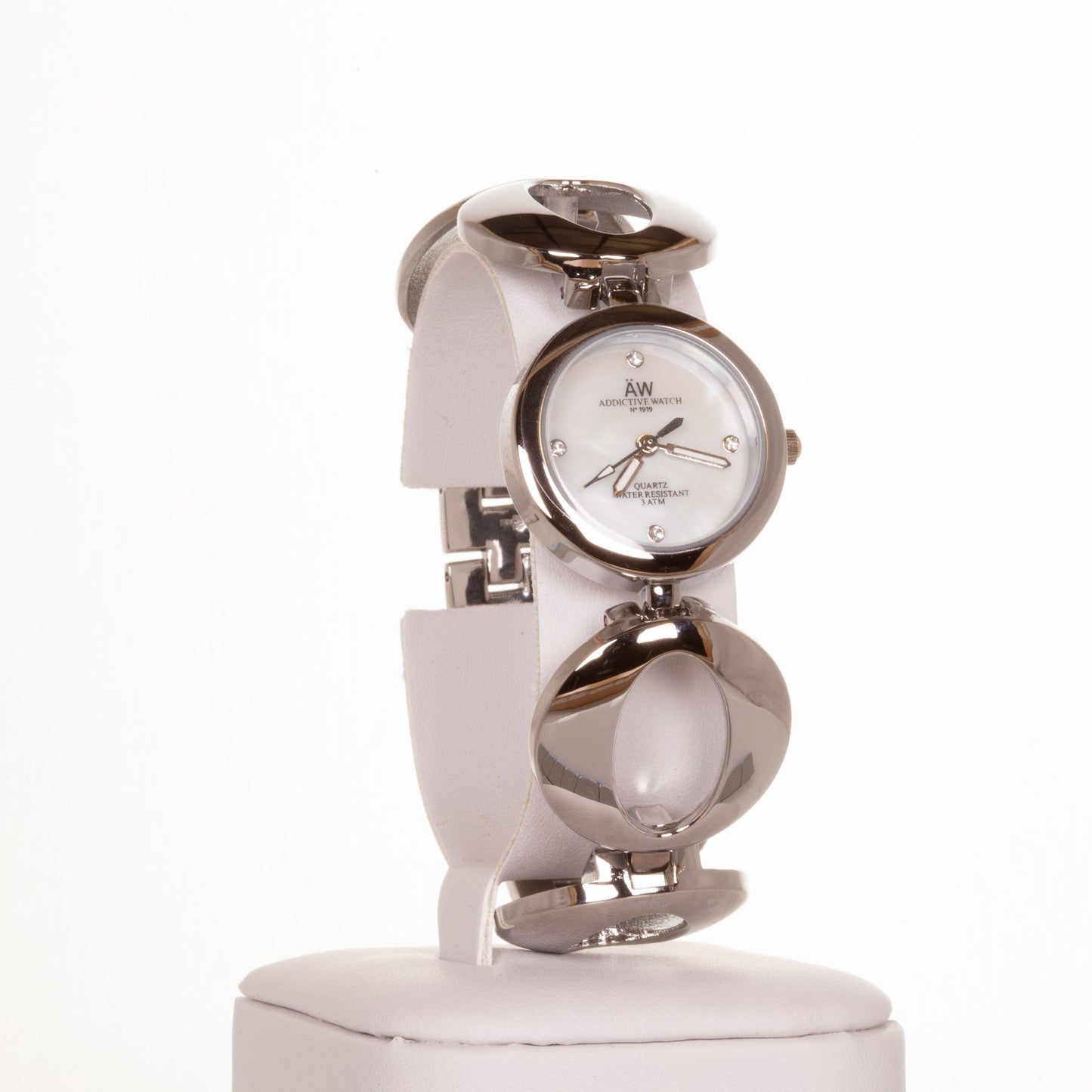 AW ezüst színű női óra végtelen szimbólomú szíjjal és 4 kvrackristállyal - Ékszer TV